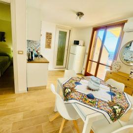Sunrise Home, hotel in Letojanni