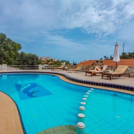 Zen Serenity Retreat with Great Outdoors, Pool & Parking: Daratso şehrinde bir otel