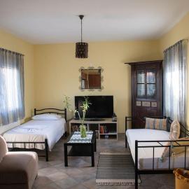 Μάνια, hotel v mestu Pythagoreio
