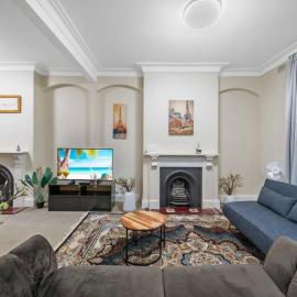 4BR Terrace & Garage & Near ICC & CBD & Darling Harbour, Hotel in Sydney