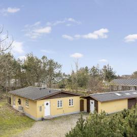Beautiful Home In Blåvand With Wifi