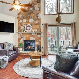 Serene Poconos Cabin w/ Hot Tub & Beach Access!, hotel in Albrightsville