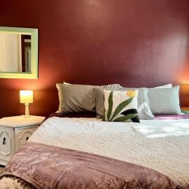 Sweet Stay with fully fenced yard