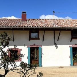 Longère bressane., hôtel à Domsure