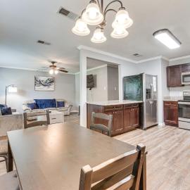 Baton Rouge Home w/ Yard ~ 14 Mi to Downtown!, hotel in Baton Rouge