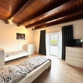 Top Monteurwohnung Stuhr-Brinkum mit perfekter Anbindung, отель в городе Штур