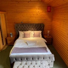Large Private En-suite Space, Hotel in Grays