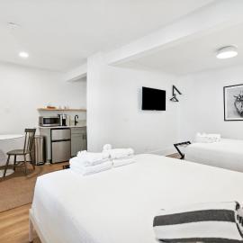 Folliday Inn - The Boattail - Room 15