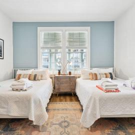 Folliday Inn - The Aguarama - Room 33, hotel din Folly Beach