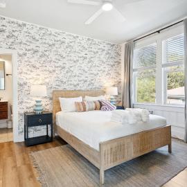 Folliday Inn - The Ariston - Room 34