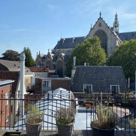 Apartment City Center Terrace with Iconic View, hotel Goudában
