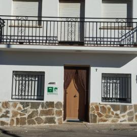 Casa Rural "La Muela de Alarilla", hotel in Alarilla