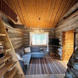 Keloparitalon loma-asunto Ylläs-näkymällä ja paljulla, hotel a Ylläsjärvi