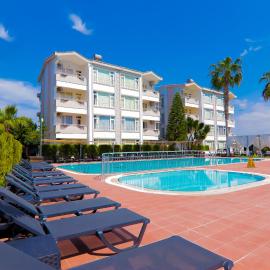 New Garden Luna Side Apart Hotel