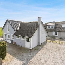 Nice Home In Grenaa With Wifi, hotel Grenåban