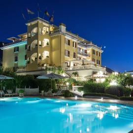 La Medusa Hotel - Dimora di Charme โรงแรมในกาสเตลลัมมาเร ดิ สตาเบีย