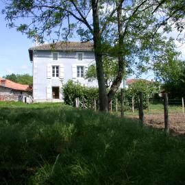 La Maison Bleue – hotel w mieście Exideuil