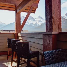 Panoramic Mountain View Condo, hotel en Canmore