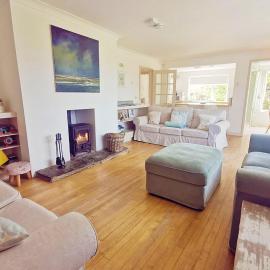 SECLUDED COTTAGE-4 BED-Sleeps 8- TREARDDUR BAY