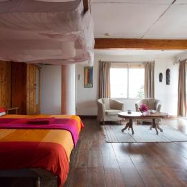Q2 Bar & Guesthouse