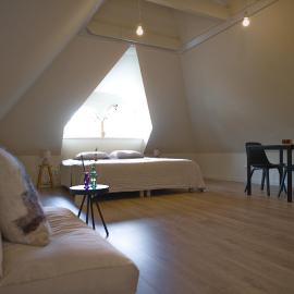 WetterLoft - Luxe appartement met aanlegsteiger en terras, Hotel in Terherne