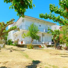 Κωνσταντίνος Έλενα Studios, hotel di Pefki