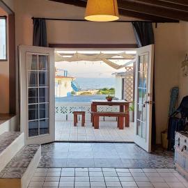 CASA SURF - BEACHFRONT LIVING, hotel em Ensenada