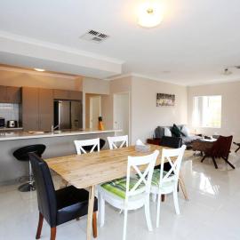 Nice and Neat House for your Journey - Renovated, hotel in Perth