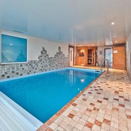 Geschmackvolles Ferienhaus mit privatem Pool, hôtel à Hellenthal