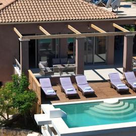 Astarte Villas - Stilvi 4 Bedroom Private Villa With Pool, hotel v destinácii Akrotiri