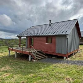 Chalet des Gardettes, belle vue 1220m d'altitude, hotel a Montgreleix