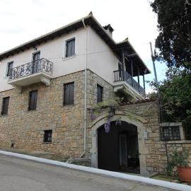Raise Polydrosos Traditional Getaway, hotel u gradu Polidrosos