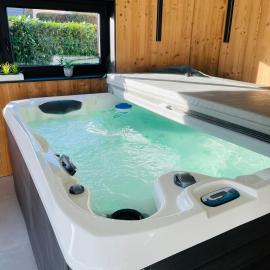 Maison Gite Chez Nounou sauna jacuzzi jardin arboré non clôturé, hotel din Etting