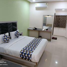 HOTEL SILVER INN SANAND, hotel in Sānand