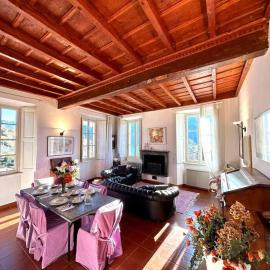 Elegant apartment inside Villa Fontana