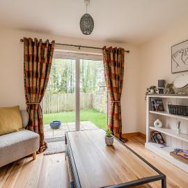 Stylish & spacious 3 bedroom entire house in Lisburn with parking, hotel a Lisburn