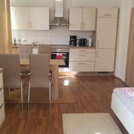 Familien-Ferienwohnung Fiwa FeWo-3, hotel in Pirmasens