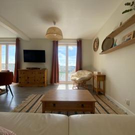 Établissement 3 étoiles avec ASCENSEUR, 3 appartements lumineux vue port avec balcon, 200m de la mer, Wifi Fibre, tous service inclus, hotel in Dieppe