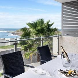 White Sails 1 - Coastal Elegance with Pool Overlooking Convent Beach - Holiday Yamba