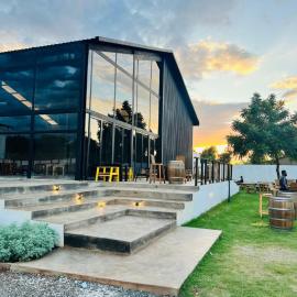 The Shed Venue & Boutique Hotel، فندق في ليلونغوي
