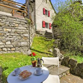 Rustico Esterina - Happy Rentals, hôtel à Lavertezzo