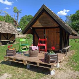 Mini-Camp SKELICA, отель в городе Neštin
