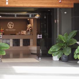 Klaang Muang Hotel (โรงแรมกลางเมือง)