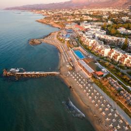 Alexander Beach Hotel & Village Resort, hotel em Mália