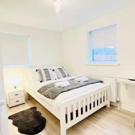 New fully furnished cosy home, Hotel in Balderton