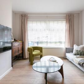 Spacious 4 bedroom home - sleeps 8, hotel in Manchester