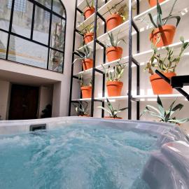 Capri Kronos Design Suites - 2 king beds, with gym, SPA & jacuzzi, hotel sa Anacapri
