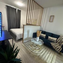 Cosy House à 9 mins RER A et 35 mins de Paris, מלון בפואסי