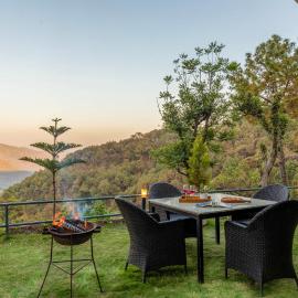 Alaya Stays Live Life 2BHK Apartment in Kasauli, hotell sihtkohas Kasauli