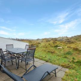Lovely holiday home in Rømø with access to pool، فندق في Sønderby